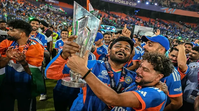 বিশ্বচ্যাম্পিয়ন ভারতের রেকর্ডের ছড়াছড়ি: ট্রফির সাথে ঘরে তুলছে ৩৬ কোটি টাকার বিশাল প্রাইজমানি