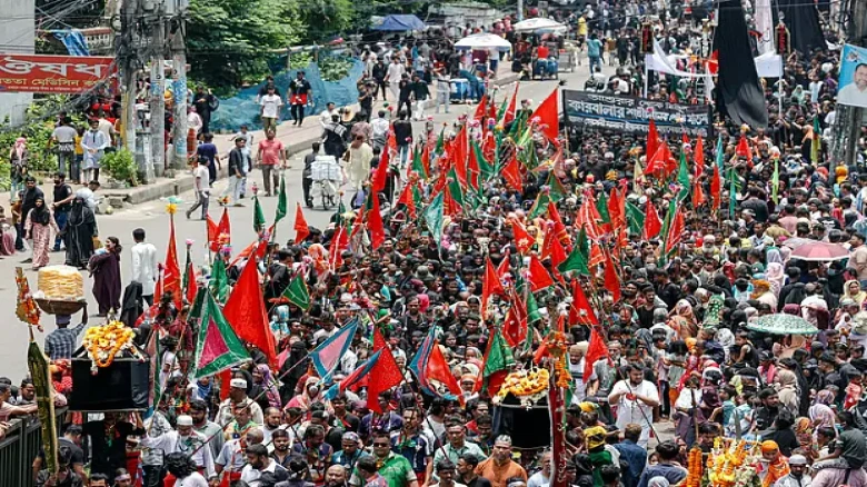 হোসেনি দালান থেকে বের হলো আশুরার ঐতিহ্যবাহী তাজিয়া মিছিল