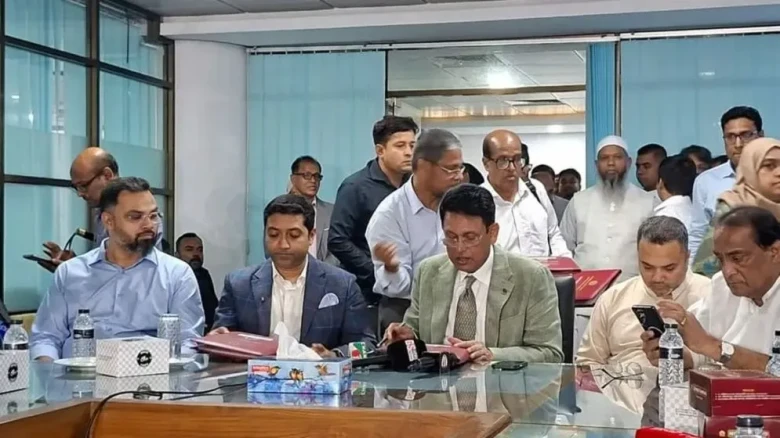 এইচএসসি পরীক্ষা পিছানোর দাবি: পরিস্থিতির ওপর নজর রাখছে শিক্ষা মন্ত্রণালয়