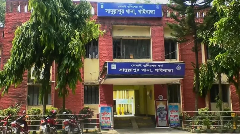 গাইবান্ধার সাদুল্লাপুরে ব্রিজের নিচ থেকে অজ্ঞাত নারীর মরদেহ উদ্ধার
