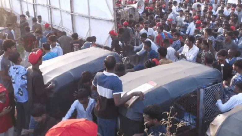 গাজীপুরে যুবদলের দুই পক্ষের সংঘর্ষ, পেশাগত দায়িত্ব পালনকালে ক্যামেরাম্যান লাঞ্ছিত